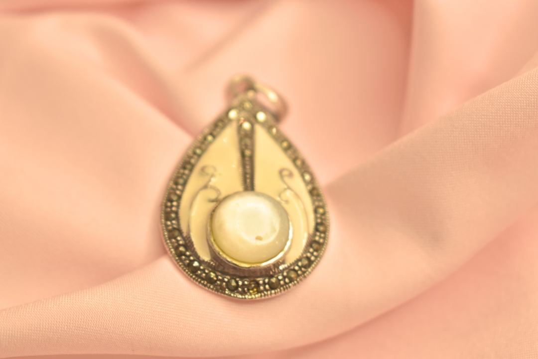 Vintage-Inspired Teardrop Pendant with Pearl Center