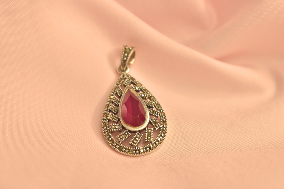 Elegant Silver Pendant with Teardrop Pink Gemstone