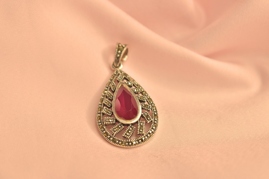 Elegant Silver Pendant with Teardrop Pink Gemstone